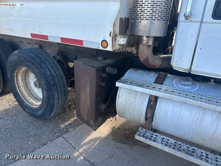 image for item DT7126 1999 Freightliner FL112 dump truck