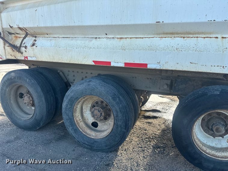 image for item DT7126 1999 Freightliner FL112 dump truck