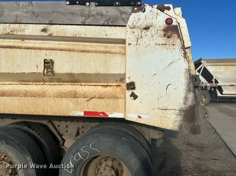 image for item DT7126 1999 Freightliner FL112 dump truck