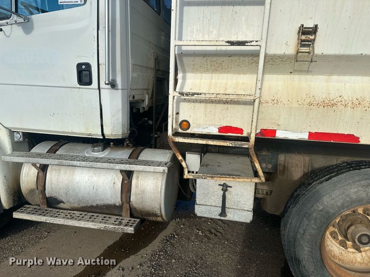 image for item DT7126 1999 Freightliner FL112 dump truck