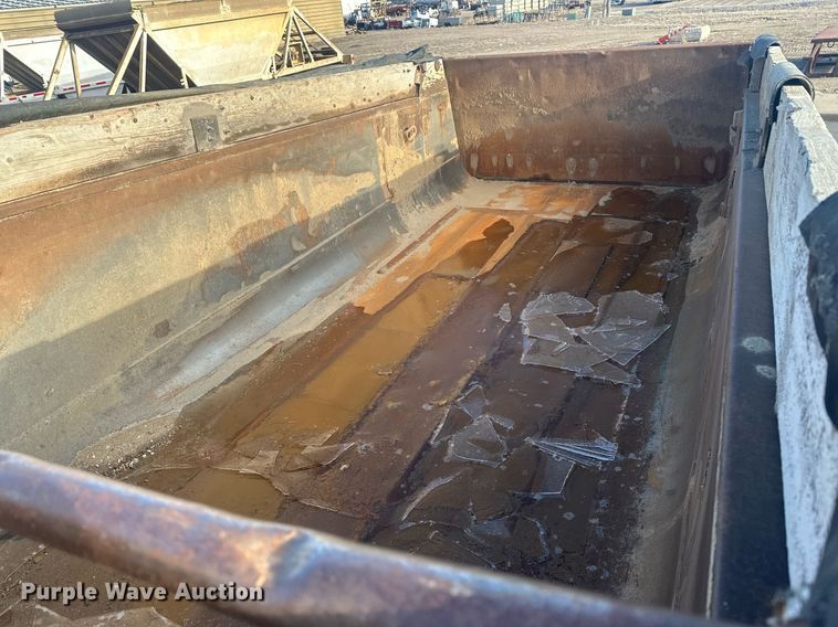 image for item DT7126 1999 Freightliner FL112 dump truck