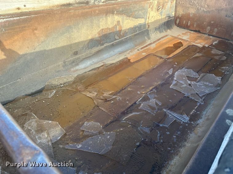 image for item DT7126 1999 Freightliner FL112 dump truck