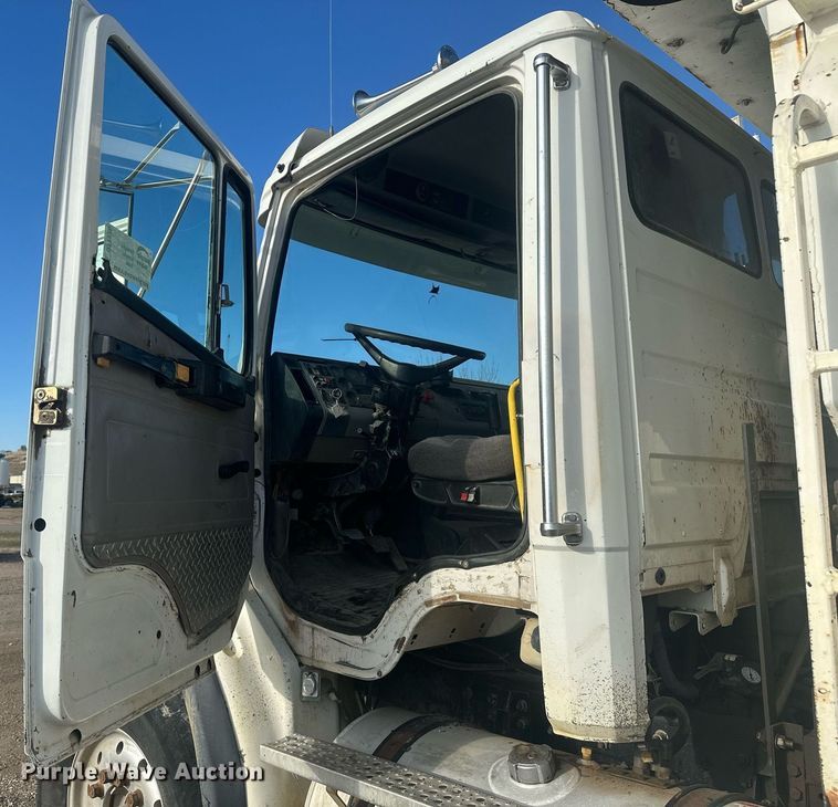 image for item DT7126 1999 Freightliner FL112 dump truck