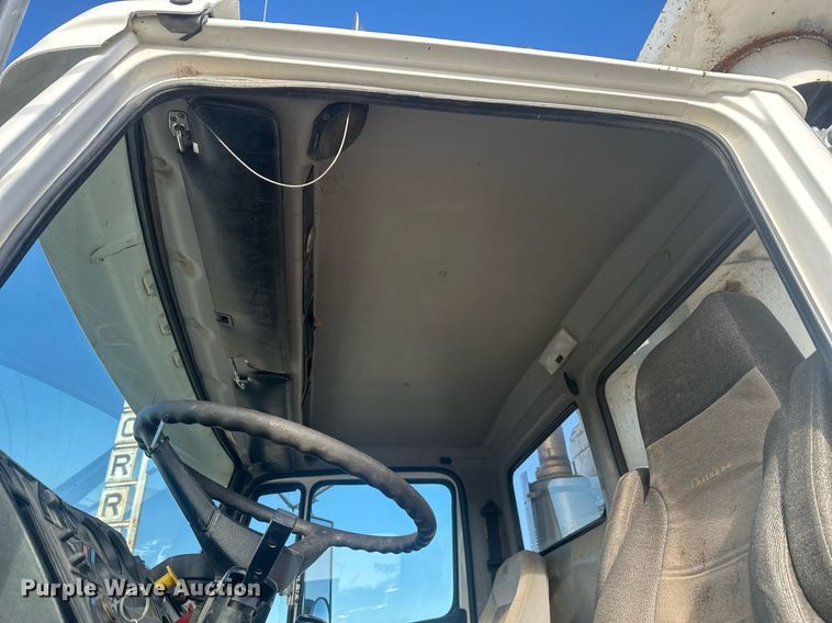 image for item DT7126 1999 Freightliner FL112 dump truck