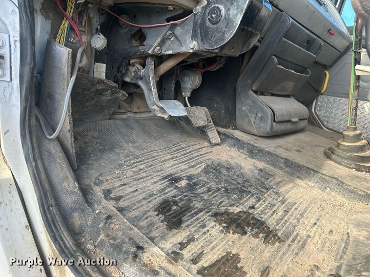 image for item DT7126 1999 Freightliner FL112 dump truck