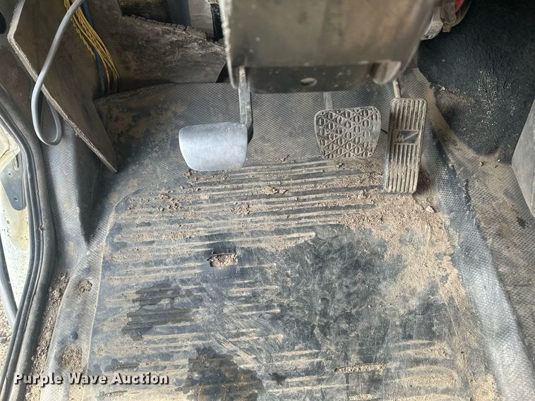 image for item DT7126 1999 Freightliner FL112 dump truck