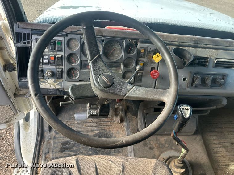 image for item DT7126 1999 Freightliner FL112 dump truck