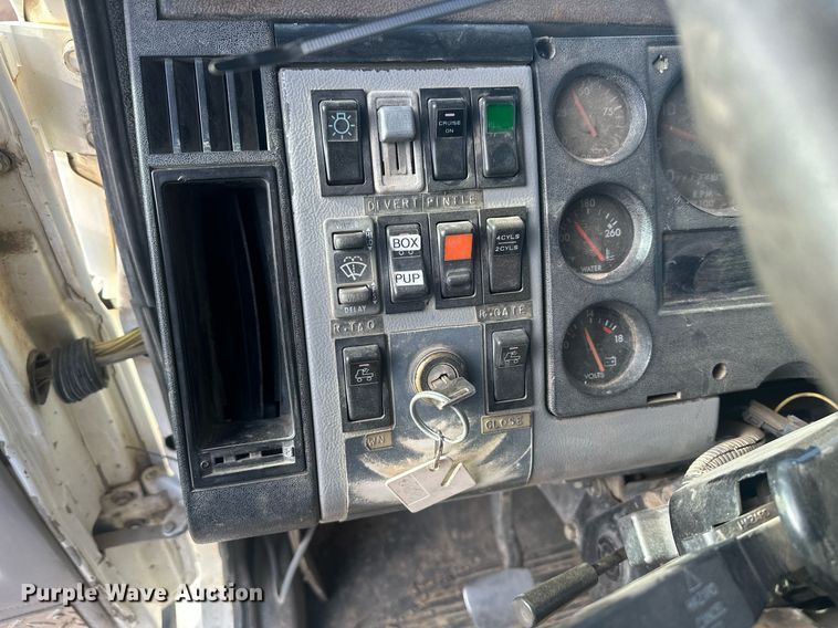 image for item DT7126 1999 Freightliner FL112 dump truck