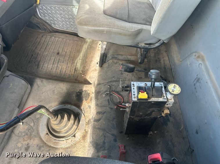 image for item DT7126 1999 Freightliner FL112 dump truck