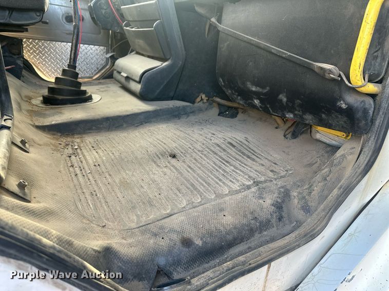 image for item DT7126 1999 Freightliner FL112 dump truck