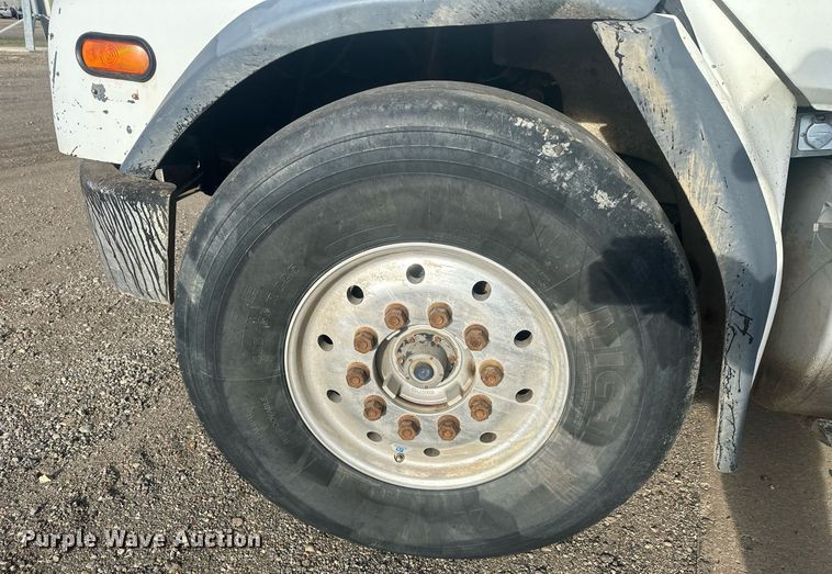 image for item DT7126 1999 Freightliner FL112 dump truck