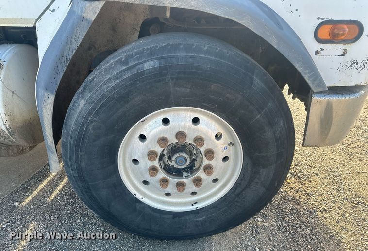 image for item DT7126 1999 Freightliner FL112 dump truck