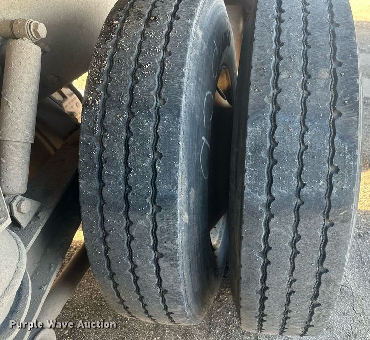 image for item DT7126 1999 Freightliner FL112 dump truck