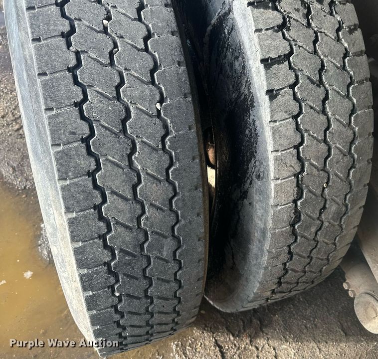 image for item DT7126 1999 Freightliner FL112 dump truck