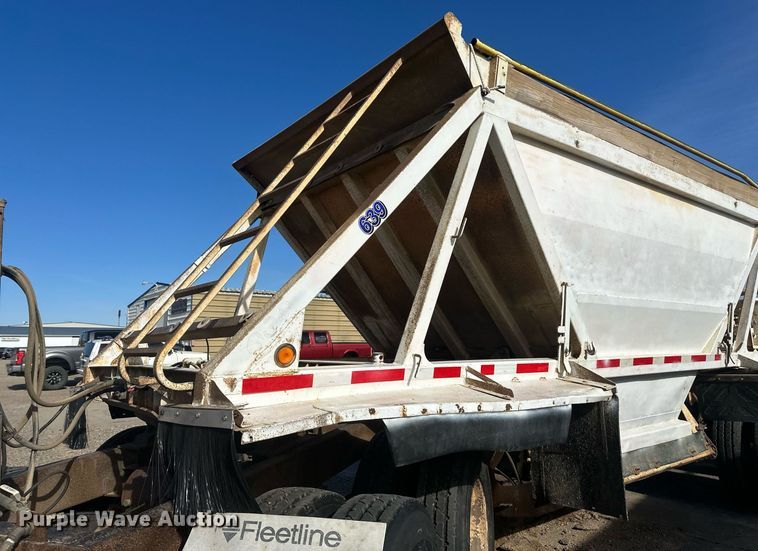 image for item DT7129 1997 Ranch Manufacturing bottom dump trailer