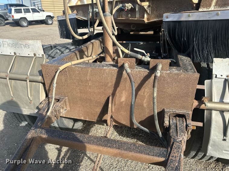 image for item DT7129 1997 Ranch Manufacturing bottom dump trailer