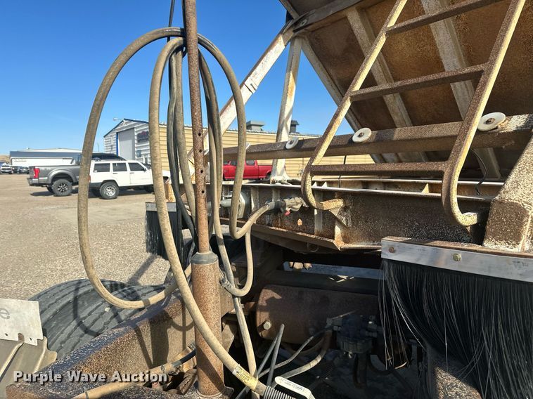 image for item DT7129 1997 Ranch Manufacturing bottom dump trailer