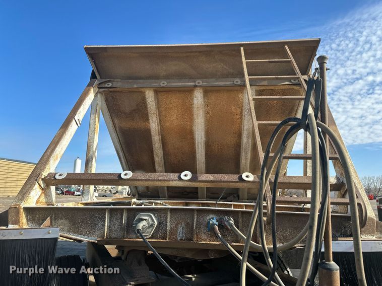 image for item DT7129 1997 Ranch Manufacturing bottom dump trailer