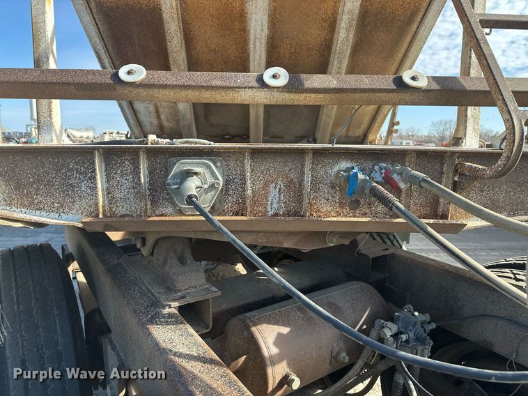 image for item DT7129 1997 Ranch Manufacturing bottom dump trailer