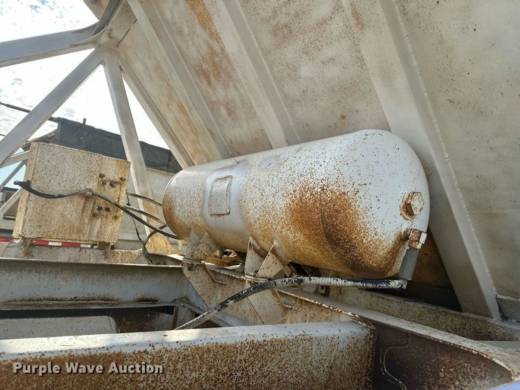 image for item DT7129 1997 Ranch Manufacturing bottom dump trailer