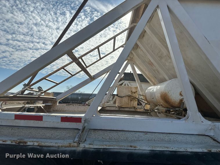 image for item DT7129 1997 Ranch Manufacturing bottom dump trailer