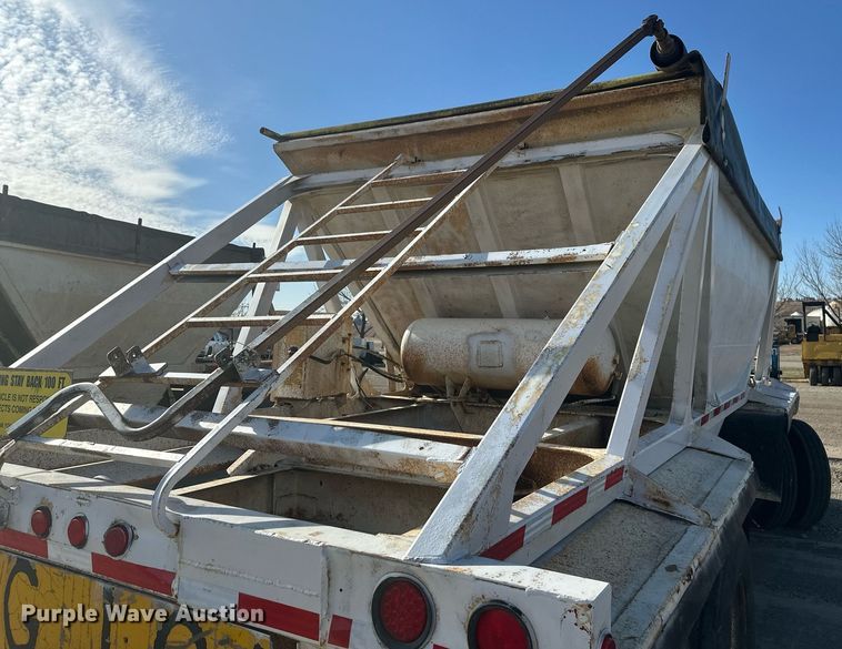 image for item DT7129 1997 Ranch Manufacturing bottom dump trailer