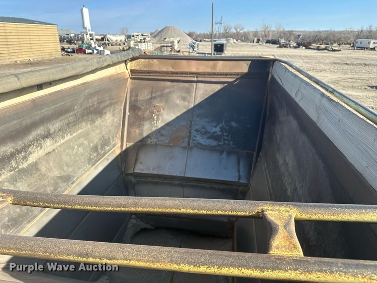 image for item DT7129 1997 Ranch Manufacturing bottom dump trailer