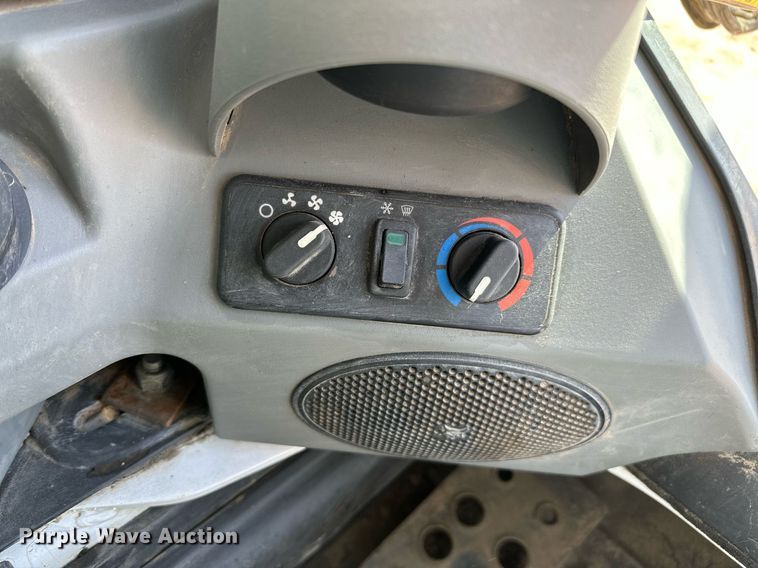 image for item DT7134 2019 Bobcat T770 tracked skid steer loader