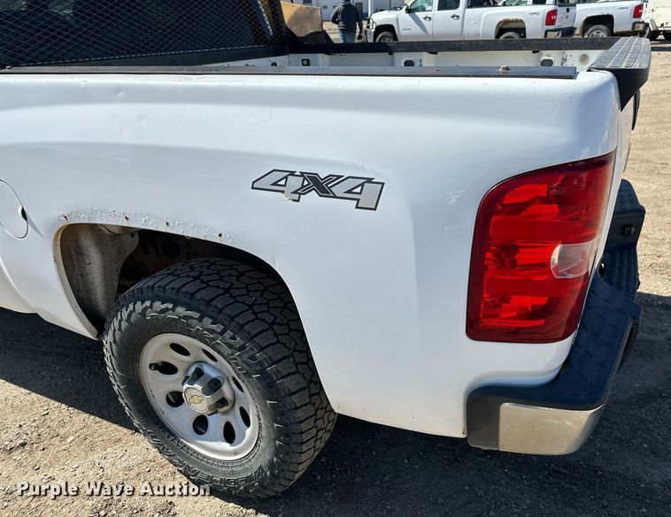 image for item DT7135 2013 Chevrolet 1500 Crew Cab pickup truck