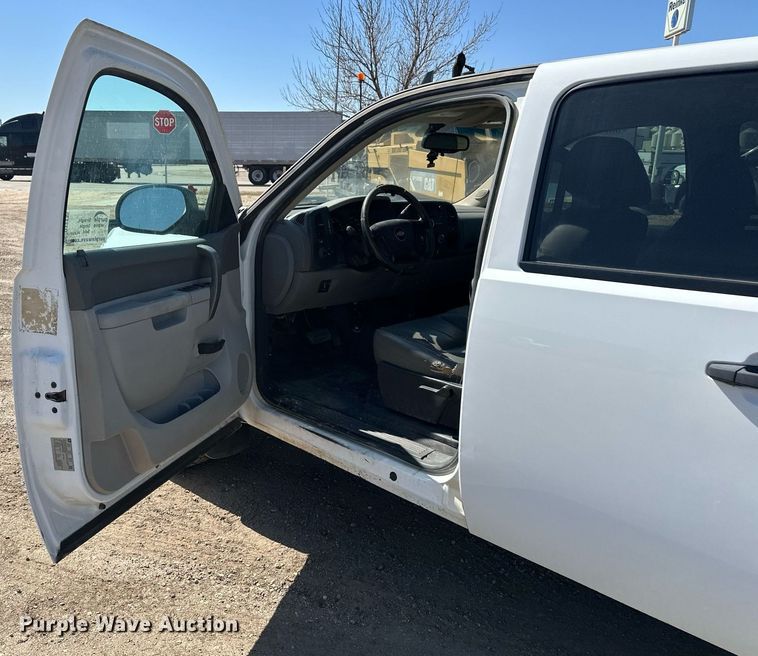 image for item DT7135 2013 Chevrolet 1500 Crew Cab pickup truck