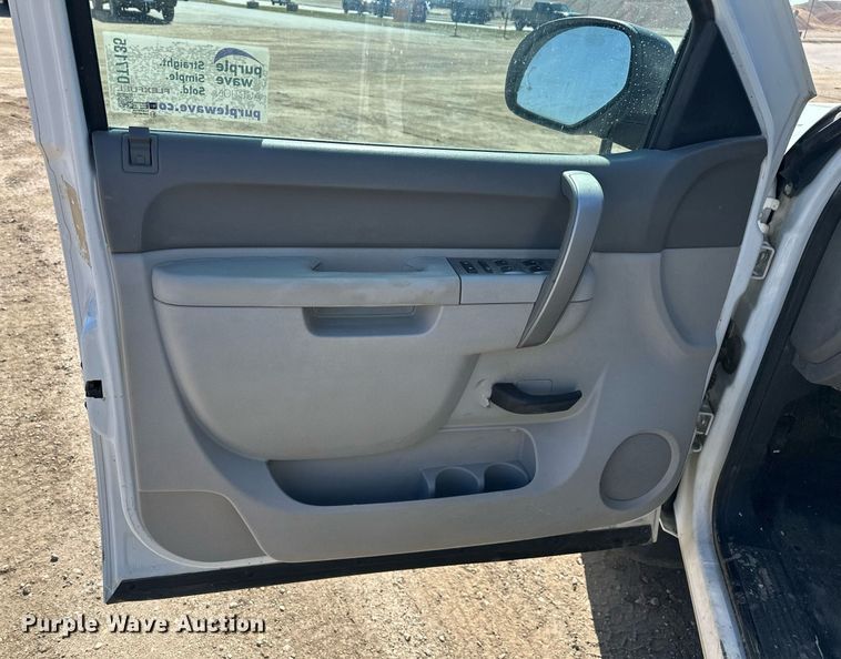 image for item DT7135 2013 Chevrolet 1500 Crew Cab pickup truck