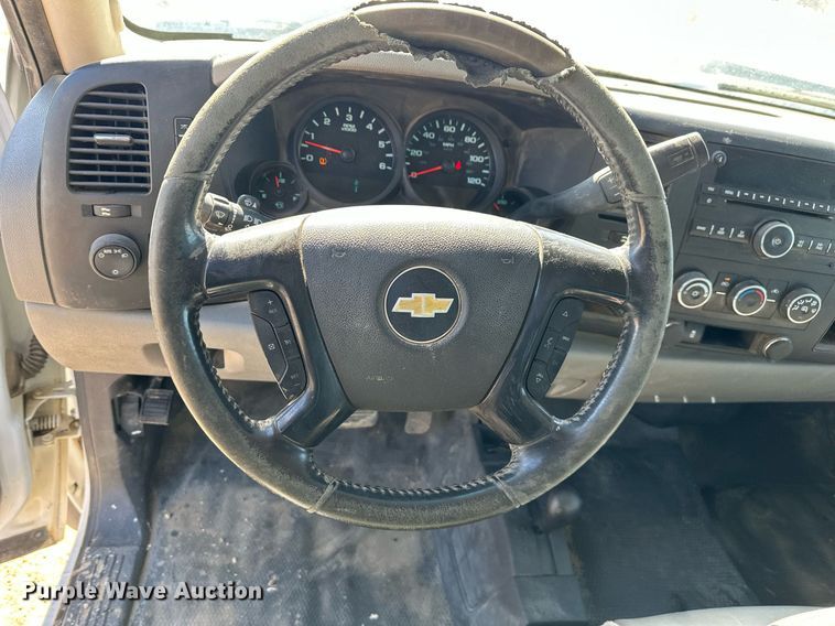 image for item DT7135 2013 Chevrolet 1500 Crew Cab pickup truck