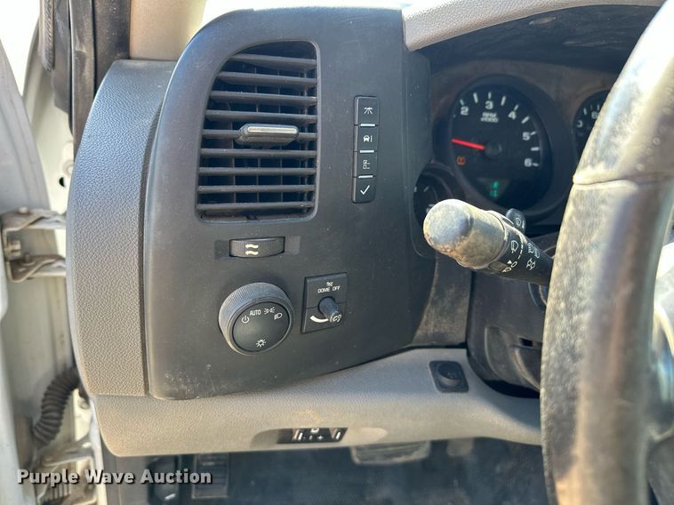 image for item DT7135 2013 Chevrolet 1500 Crew Cab pickup truck