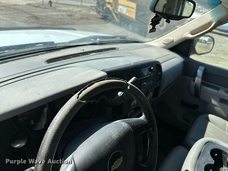 image for item DT7135 2013 Chevrolet 1500 Crew Cab pickup truck