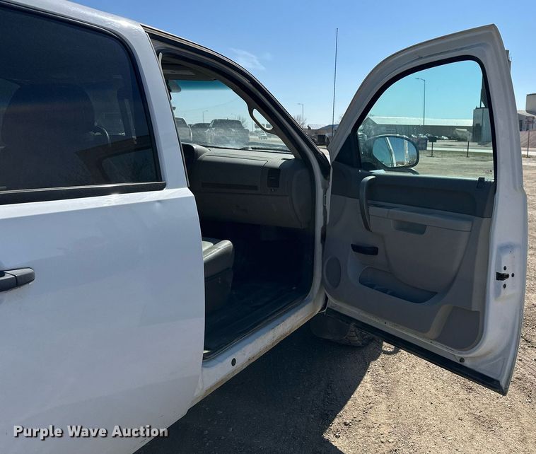 image for item DT7135 2013 Chevrolet 1500 Crew Cab pickup truck