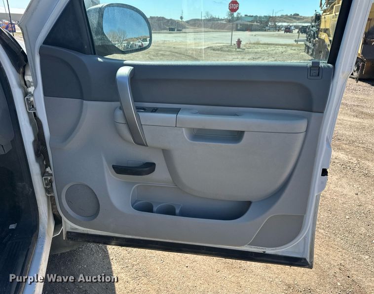 image for item DT7135 2013 Chevrolet 1500 Crew Cab pickup truck