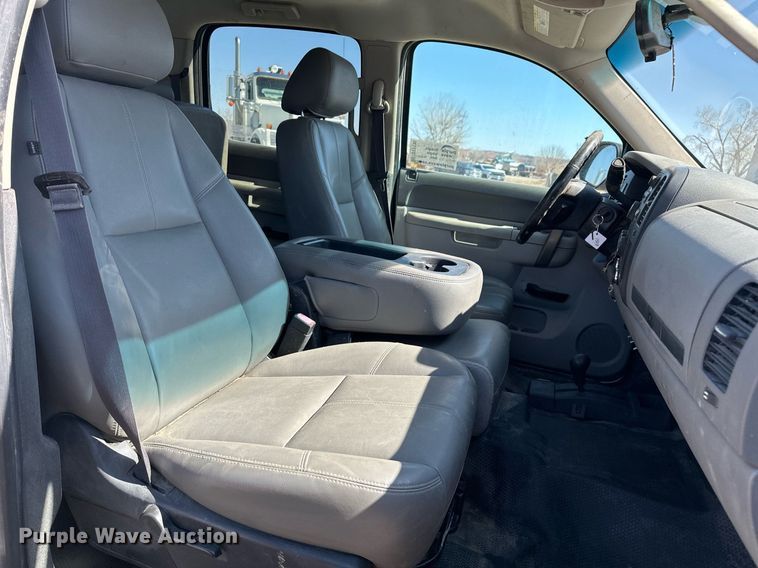 image for item DT7135 2013 Chevrolet 1500 Crew Cab pickup truck