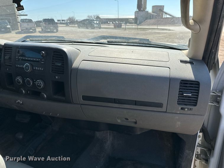 image for item DT7135 2013 Chevrolet 1500 Crew Cab pickup truck