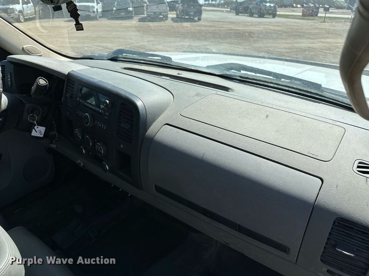 image for item DT7135 2013 Chevrolet 1500 Crew Cab pickup truck