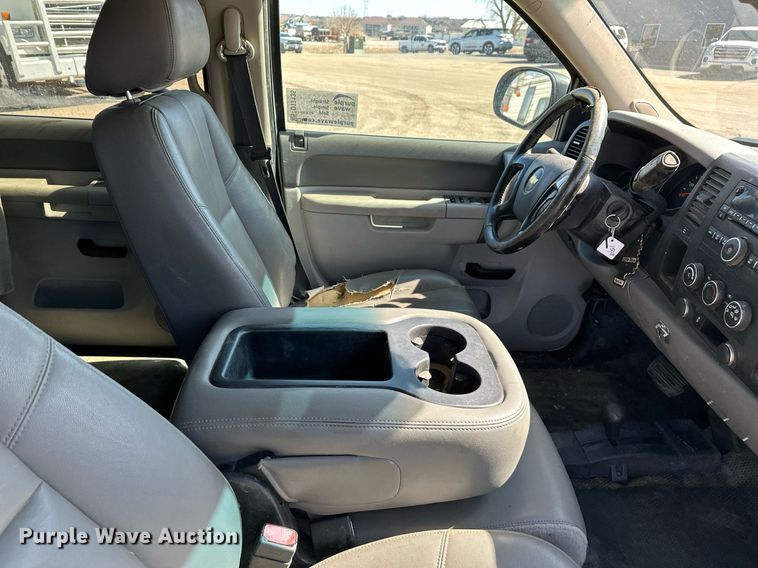 image for item DT7135 2013 Chevrolet 1500 Crew Cab pickup truck