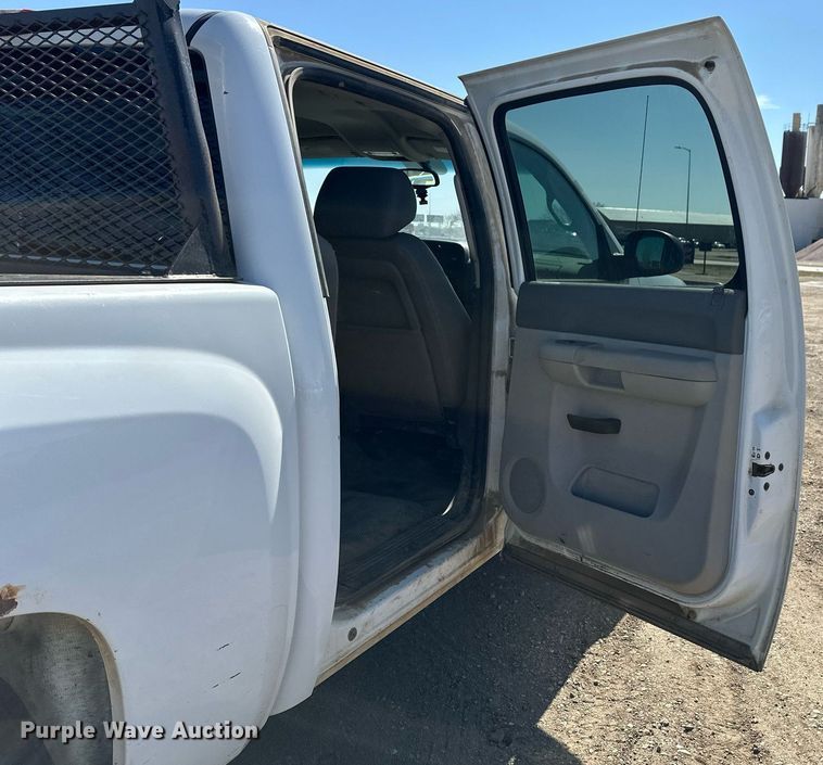 image for item DT7135 2013 Chevrolet 1500 Crew Cab pickup truck