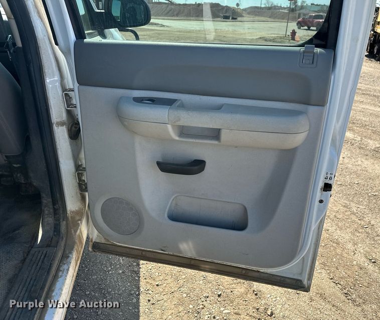 image for item DT7135 2013 Chevrolet 1500 Crew Cab pickup truck