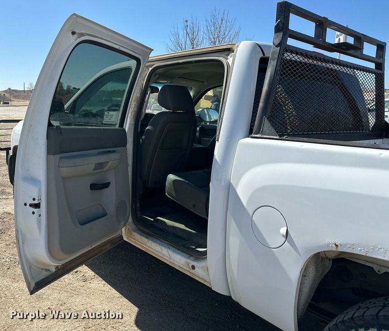 image for item DT7135 2013 Chevrolet 1500 Crew Cab pickup truck