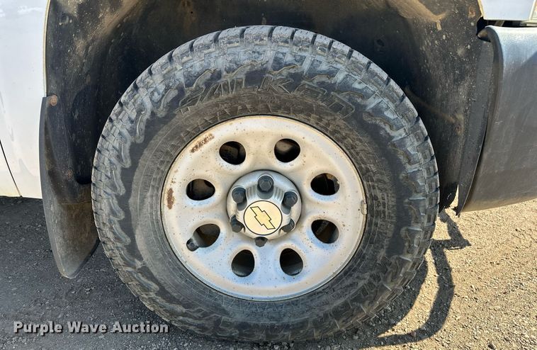 image for item DT7135 2013 Chevrolet 1500 Crew Cab pickup truck