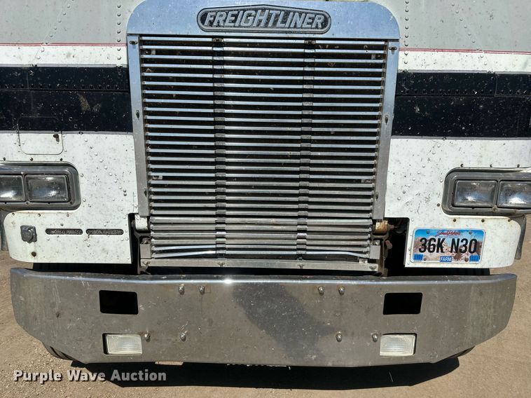 image for item DT7138 1986 Freightliner FLT semi truck