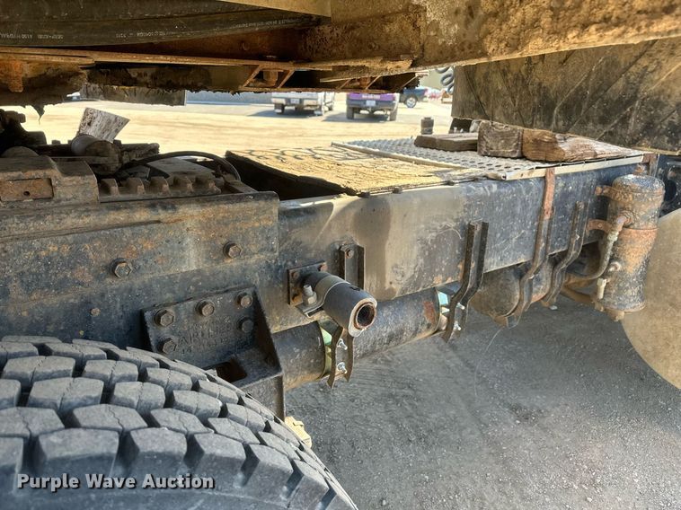 image for item DT7138 1986 Freightliner FLT semi truck