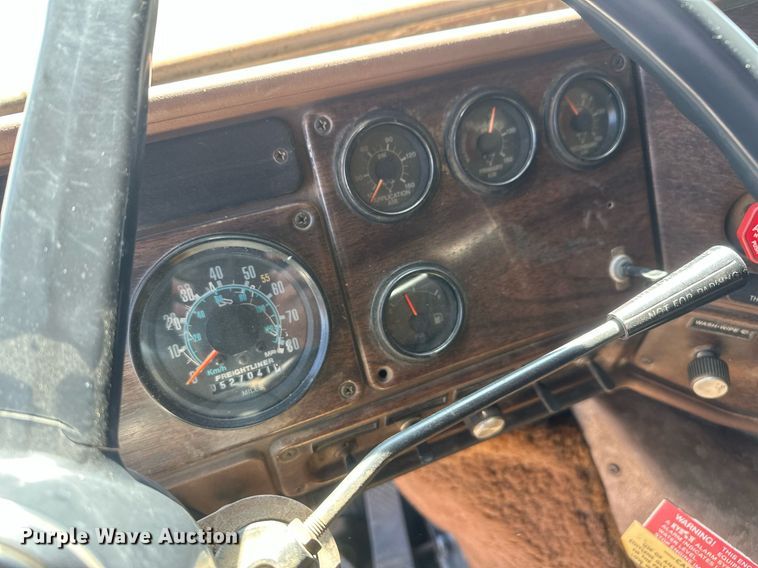 image for item DT7138 1986 Freightliner FLT semi truck