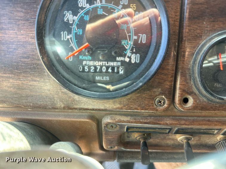 image for item DT7138 1986 Freightliner FLT semi truck