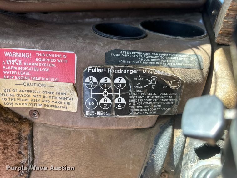 image for item DT7138 1986 Freightliner FLT semi truck