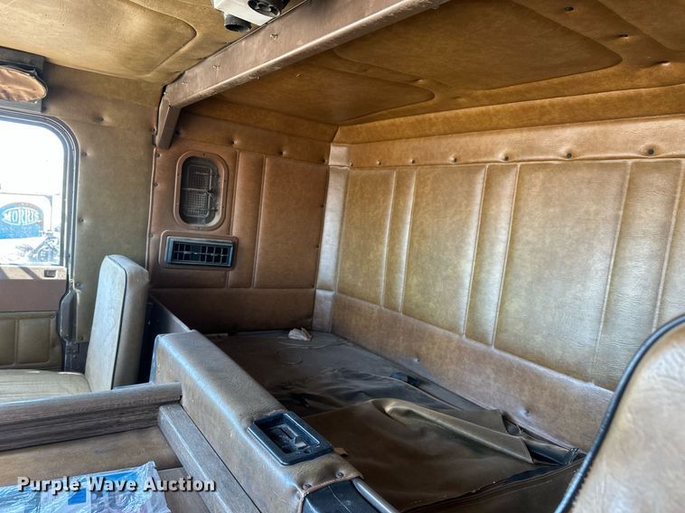 image for item DT7138 1986 Freightliner FLT semi truck